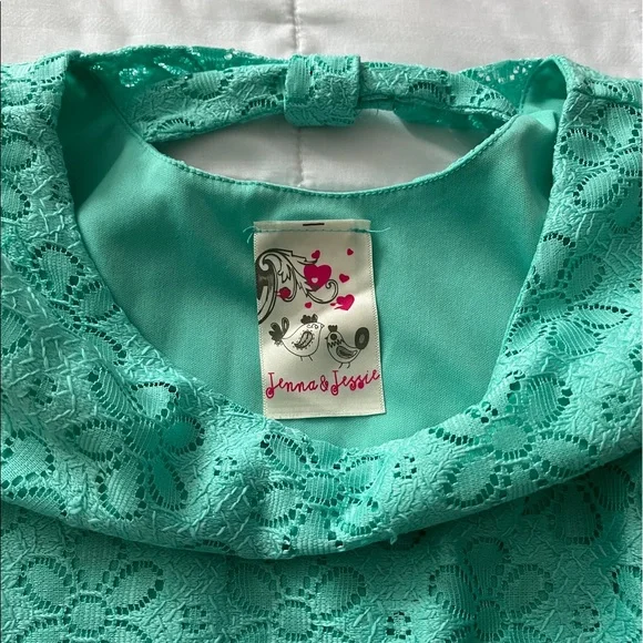 Jenna & Jessie Dress - Picture 3 of 4